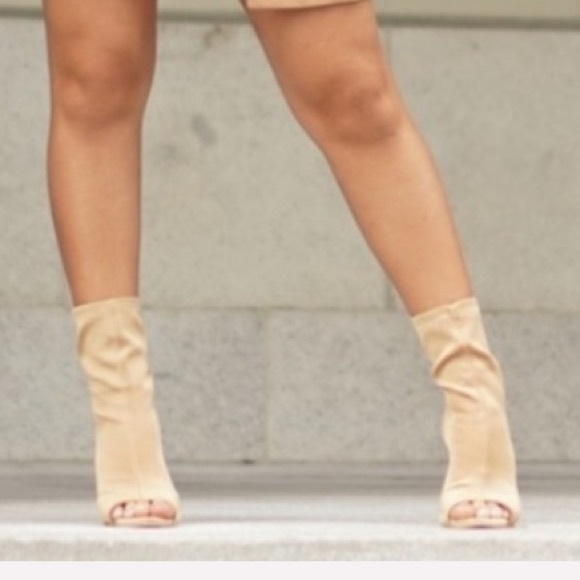 ⚠️Only 2 LEFT⚠️Beige Stretch Peep-Toe Ankle Booties !!NWT!! - Picture 3 of 10